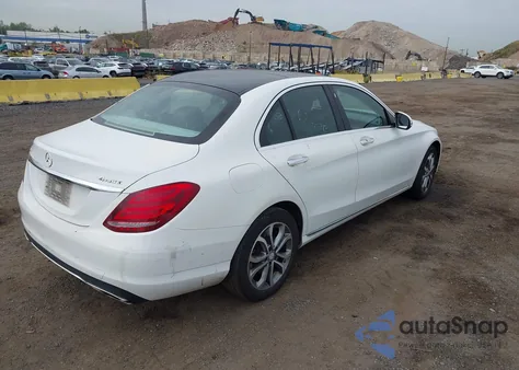 2015 Mercedes-Benz C 300 4Matic из США, поврежденный, VIN 55SWF4KB6FU023774
